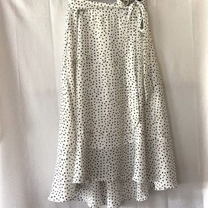 High low polka dot shirt with tie